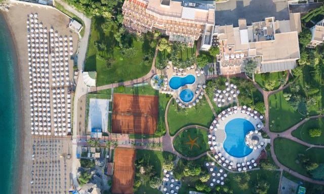 Hotel IBEROSTAR BELLEVUE, Bečići