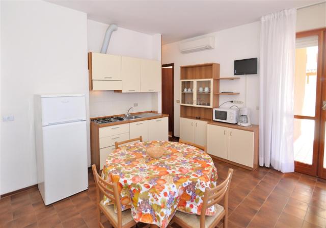 APT. 4+2 B