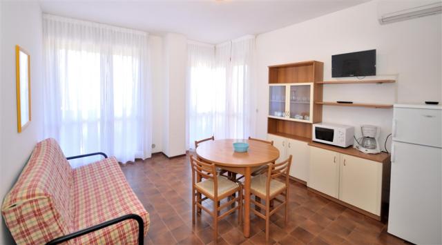 APT. 4+2 C