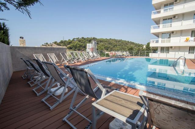 Hotel SATO, Sutomore