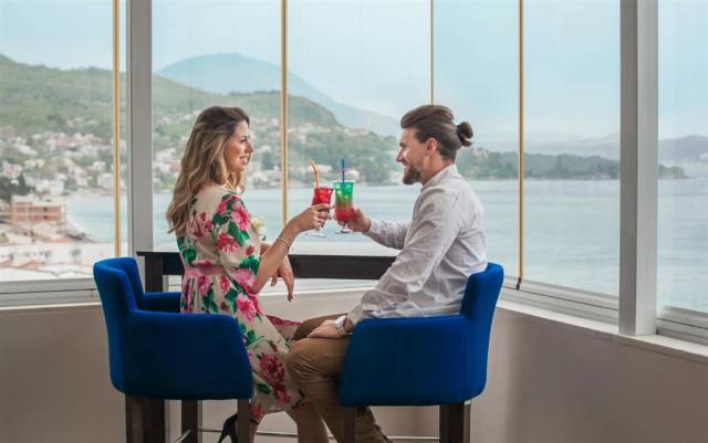 SKY BAR