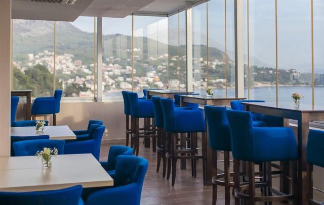 SKY BAR