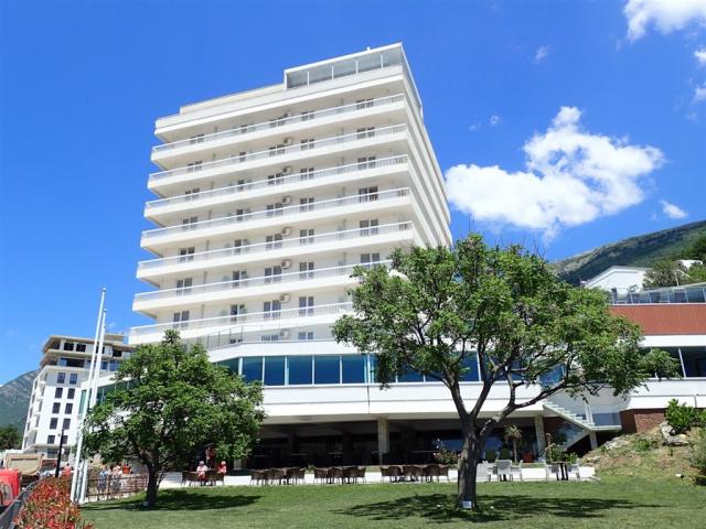 Hotel SATO, Sutomore