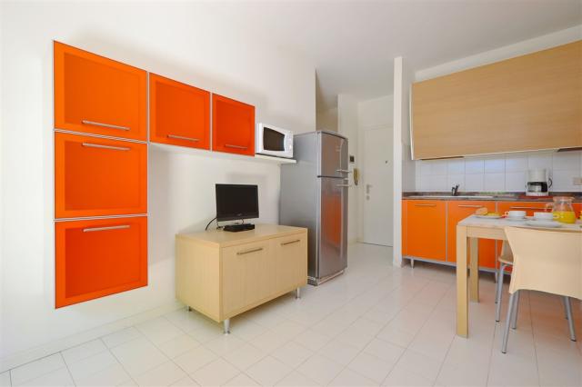 APT. 5H - 3+2