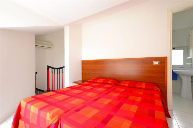Apt. 2H4 - 2+2