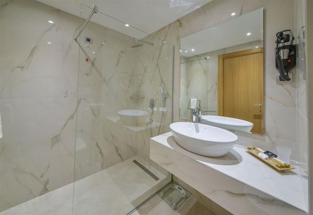 Hotel MEDITERAN-Bećići, Čierna Hora - Budvanska riviéra - Bečić