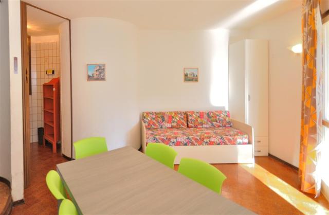 APT. 4+2 C