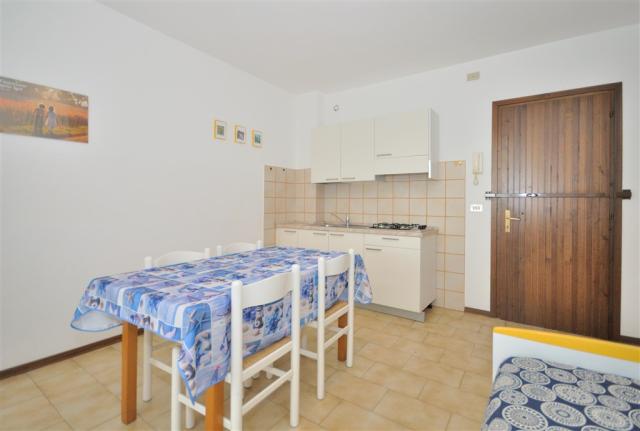 APT. 4+2 C