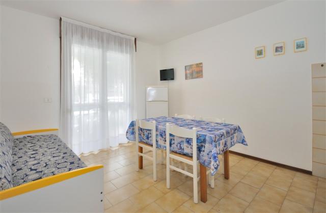 APT. 4+2 C