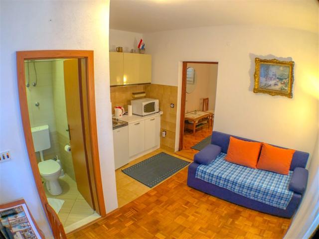 Apt. 2(+1)