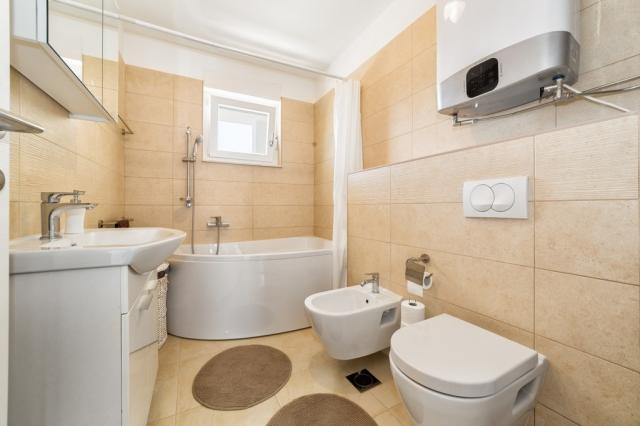 Vila BUZOV, Chorvátsko - Severná Dalmácia - Vodice - Srima, zob