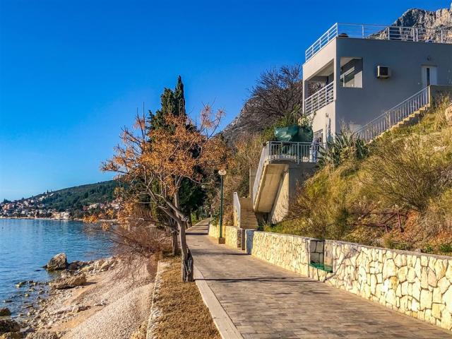 Vila WHISPERING WAY, Brist