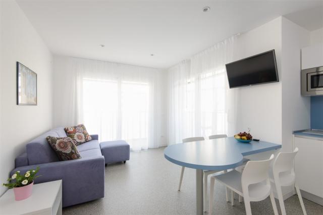 APT. 2+2 BT