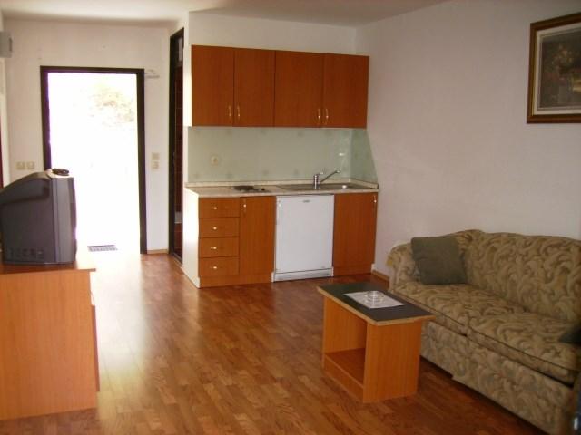 APT. 4(+2)