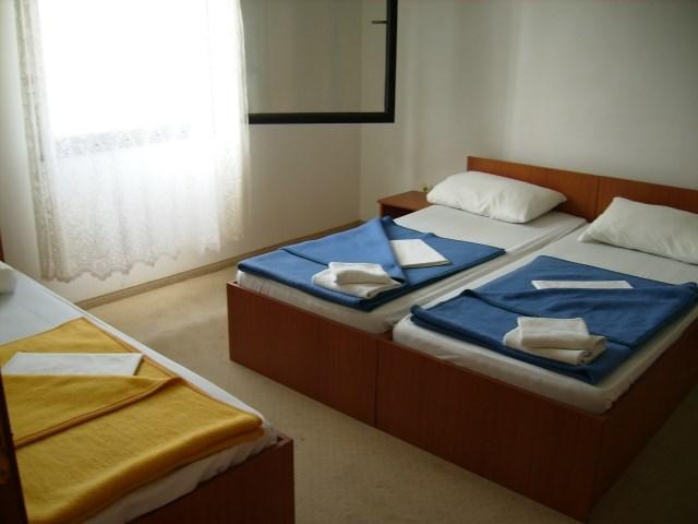APT. 4(+2)