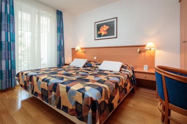 APT. 4+2 DELUXE