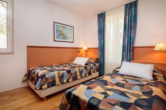 APT. 4+2 DELUXE