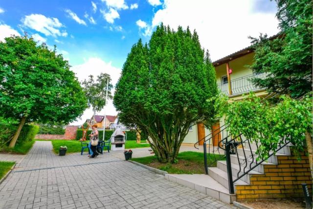 Resort Alcest, Rewal