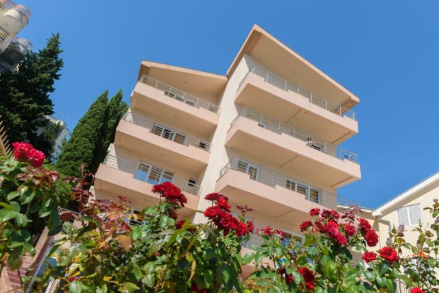 Hotel M, Herceg Novi