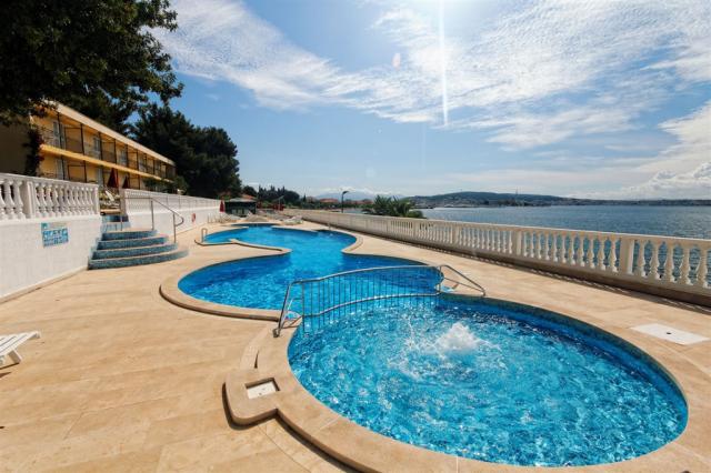HOTEL VAL (EX. JADRAN), Trogir - Seget Donji