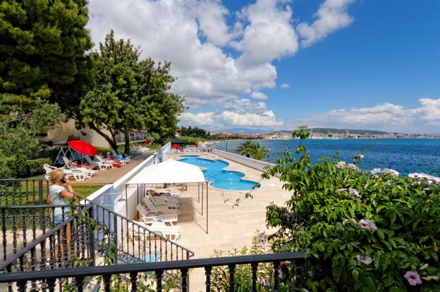 HOTEL VAL (EX. JADRAN), Trogir - Seget Donji