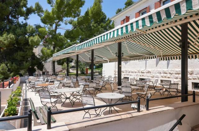 HOTEL VAL (EX. JADRAN), Trogir - Seget Donji
