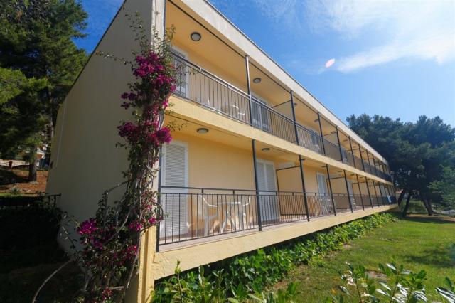 HOTEL VAL (EX. JADRAN), Trogir - Seget Donji