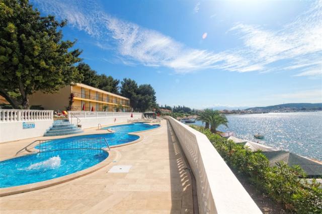 HOTEL VAL (EX. JADRAN), Trogir - Seget Donji