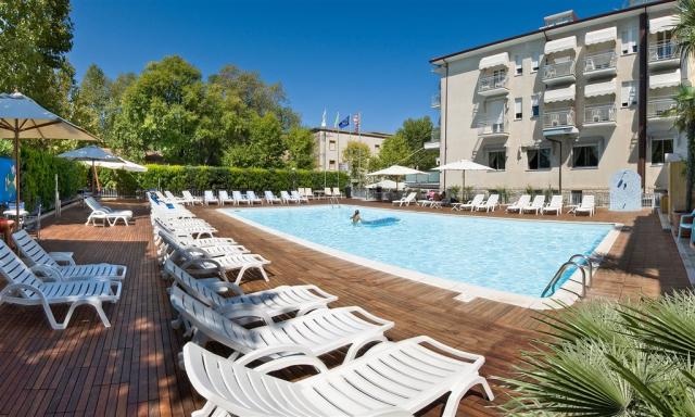 Bazén - Hotel ST. MORITZ