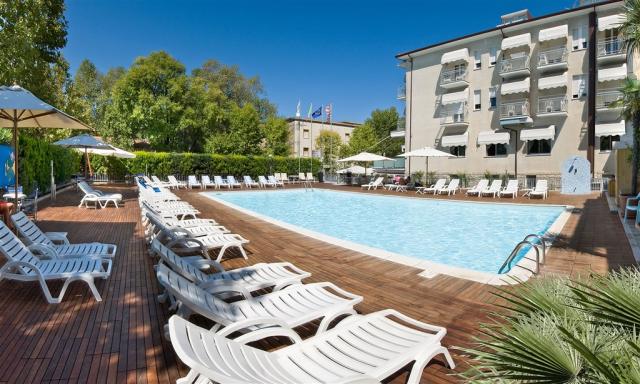 Bazén - Hotel ST. MORITZ