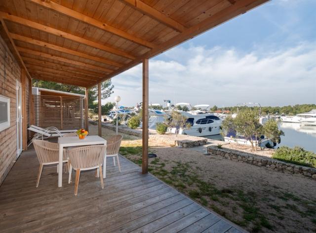 Chorvatsko, Šibenik, Amadria Camping Šibenik-MH 4(+1)LUXURY