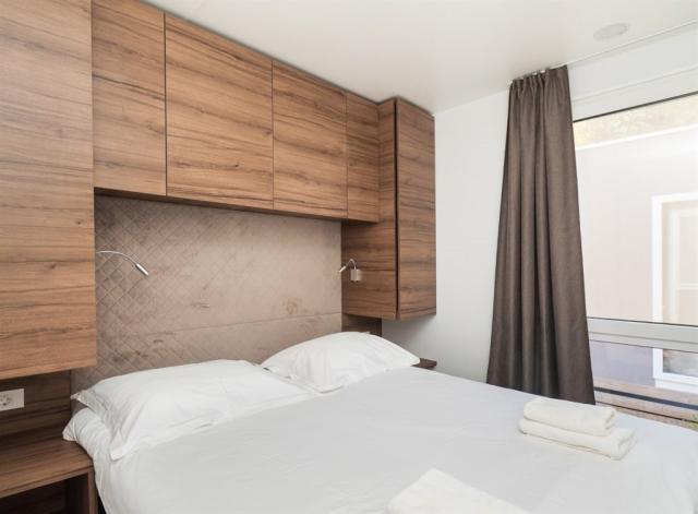 Chorvatsko, Šibenik, Amadria Camping Šibenik-MH 4(+1)LUXURY