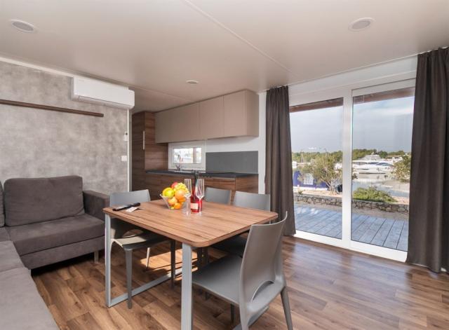Chorvatsko, Šibenik, Amadria Camping Šibenik-MH 4(+1)LUXURY