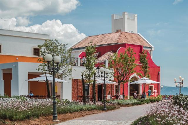 Mediterranean Square, Šibenik-Solaris