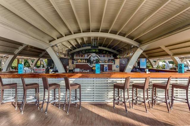 bar