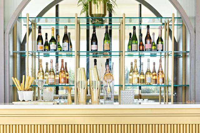 bar
