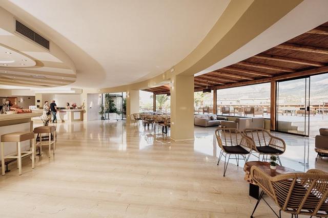 lobby bar