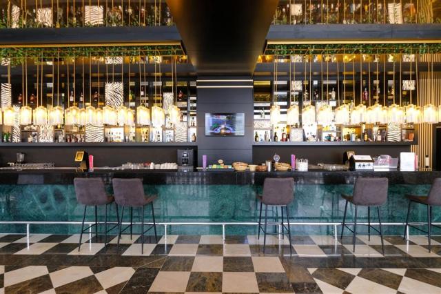 bar
