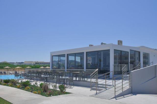 bar pri bazéne