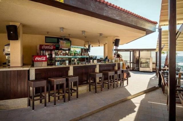 bar