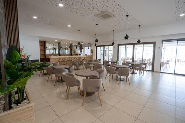 bar