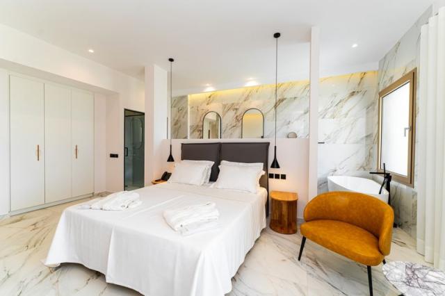 Elegance suita s výhľadom na more a s privátnou jacuzzi pre 3 d