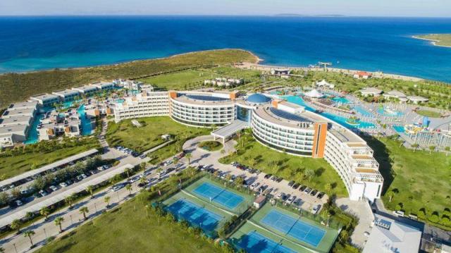 Aquasis de Luxe Resort and Spa