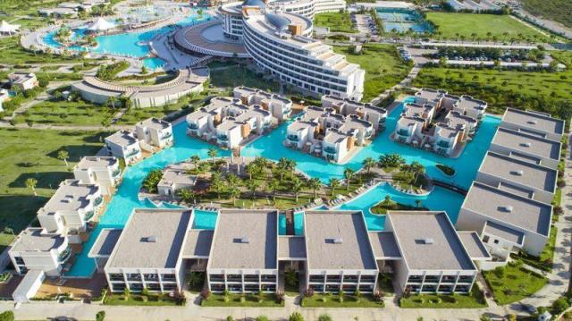 Aquasis de Luxe Resort and Spa