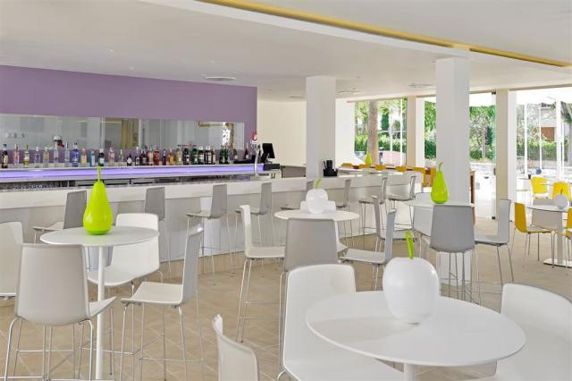 bar