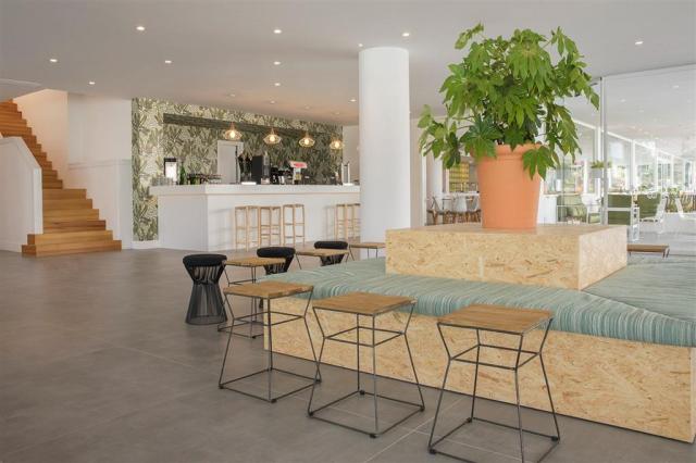 bar