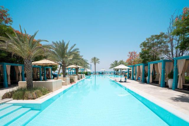 Hilton Salwa Beach Resort & Villas