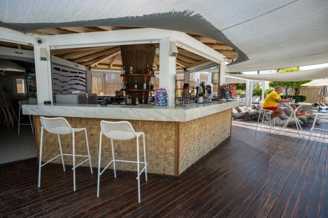 bar