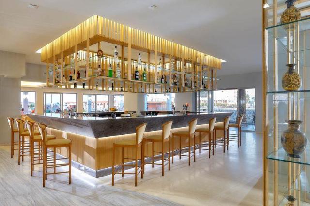bar