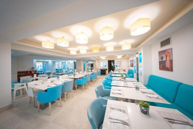 hlavná reštaurácia vo vedľajšom hoteli Glaros Beach